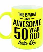 Awesome 50 year cadeau mok beker neon geel 330 ml