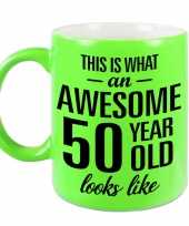 Awesome 50 year cadeau mok beker neon groen 330 ml