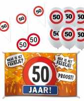 Feestartikelen 50 jaar verjaardag versiering pakket verkeersborden 10282191