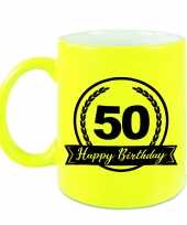 Happy birthday 50 years cadeau mok beker neon geel met wimpel 330 ml
